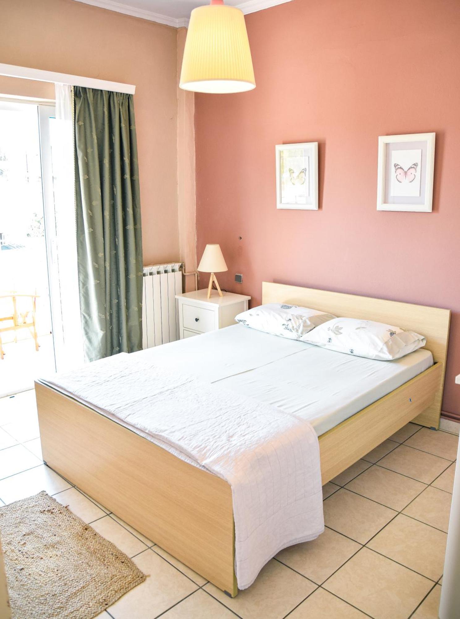 Spacious & Bright Flat With Balcony Lávrion Esterno foto
